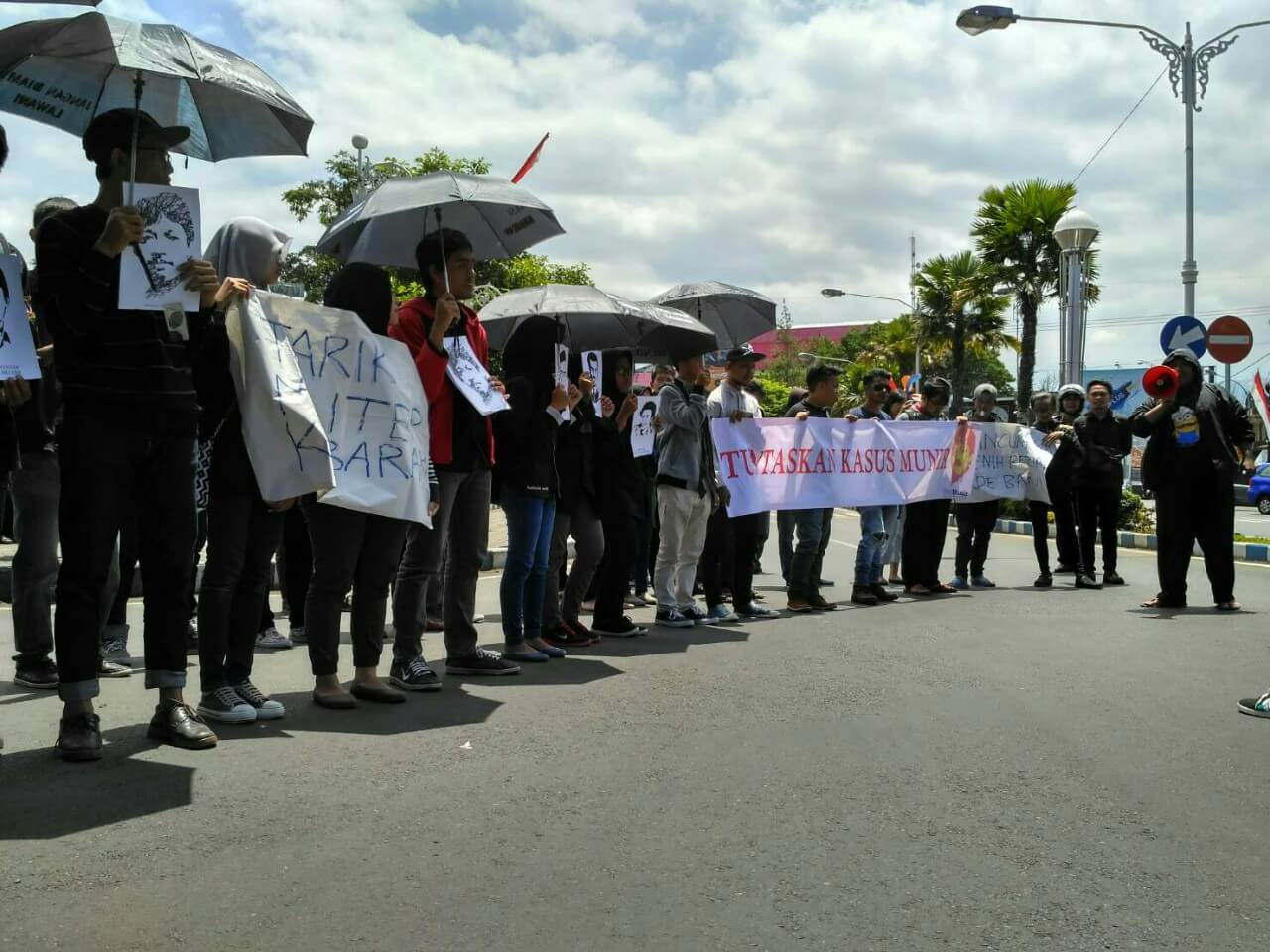 Aksi Kamisan Malang: Tuntut Keseriusan Pemerintah dalam Penyelesaian Kasus HAM.