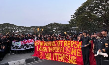 500 Massa Gelar Aksi dan Membelakangi Balai Kota, Simbol Ketidakpercayaan terhadap Pemerintah